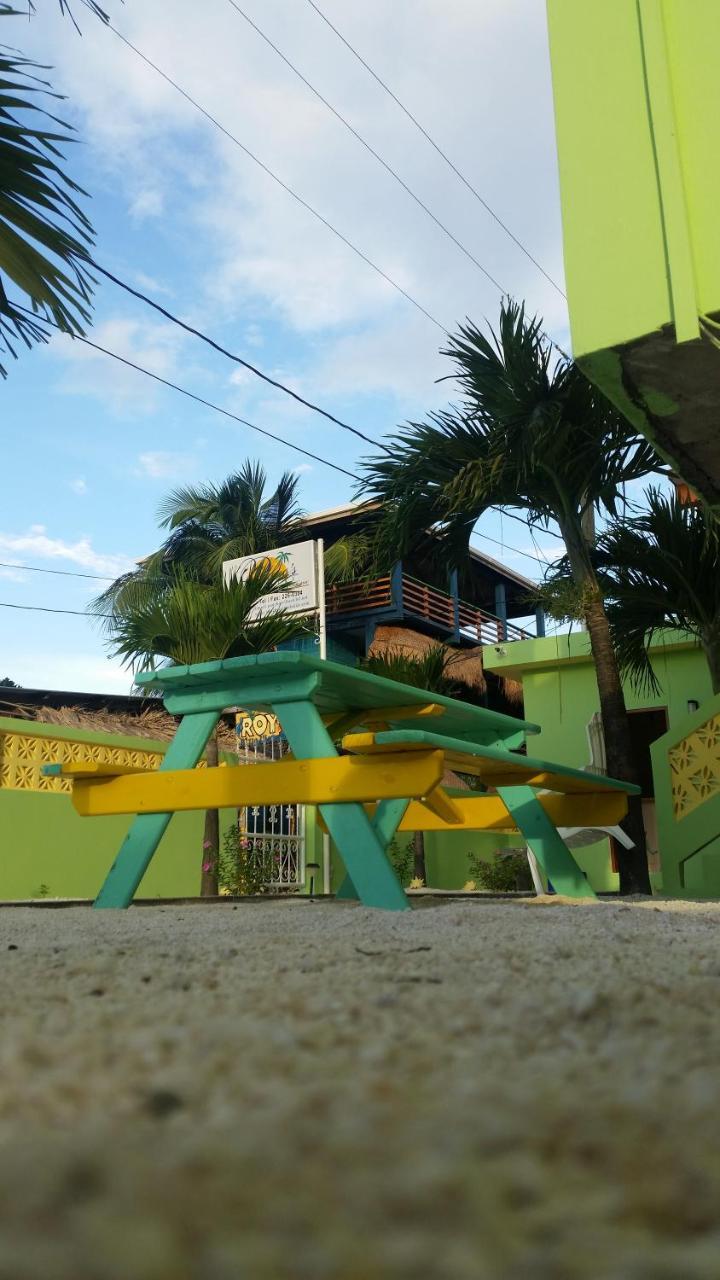 Panchos Villas Caye Caulker Exterior photo